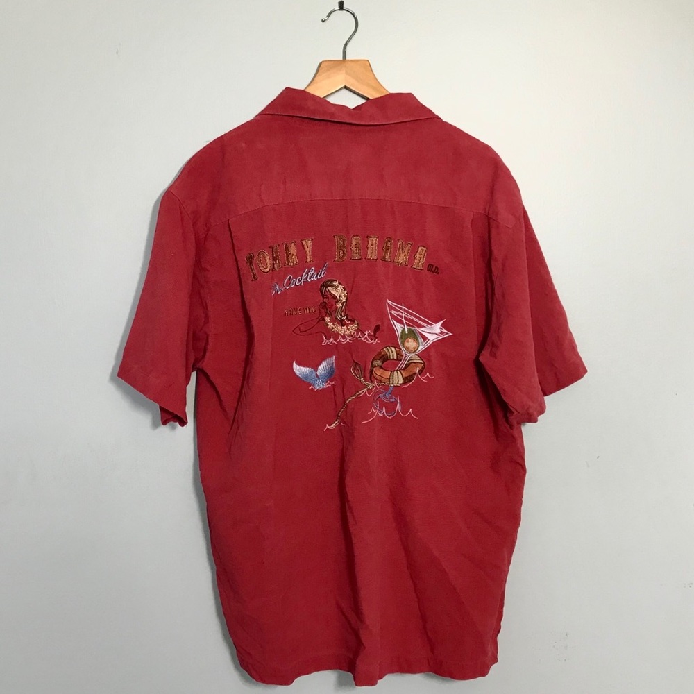 ✨HP✨ Tommy Bahama 100% Silk Embroidered Camp Shirt